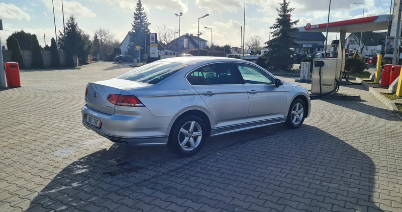 Volkswagen Passat cena 59900 przebieg: 58276, rok produkcji 2015 z Międzychód małe 379